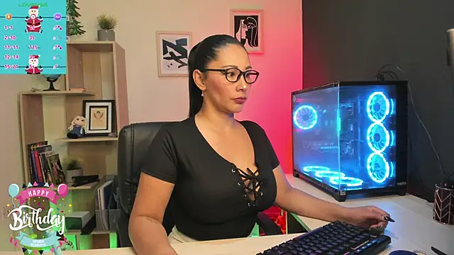 Snapshot of Sue_Wolls chatting on December 19, 7:18 pm Sue Wolls online show from December 19, 7:18 pm