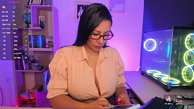 Snapshot of Sue_Wolls chatting on January 15, 3:29 pm Sue Wolls online show from January 15, 3:29 pm