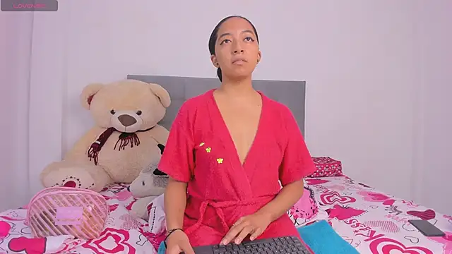 Snapshot of NAHOMI_MILLER chatting on January 4, 10:13 pm NAHOMI MILLER online show from January 4, 10:13 pm