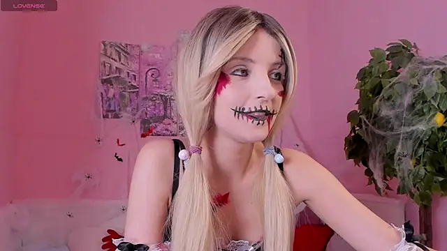 Snapshot of Katty_Lights chatting on October 31, 11:33 am Katty Lights online show from October 31, 11:33 am