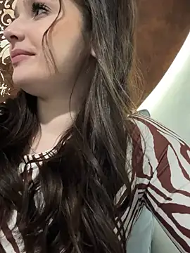 Snapshot of VixenAmour chatting on January 24, 4:37 am VixenAmour online show from January 24, 4:37 am