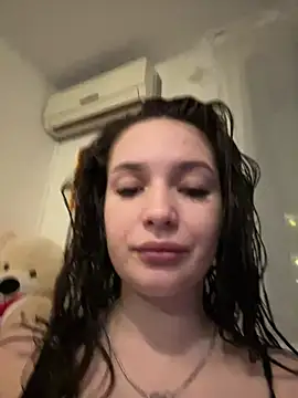 Snapshot of VixenAmour chatting on February 3, 5:46 pm VixenAmour online show from February 3, 5:46 pm