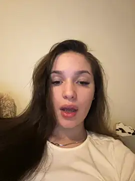 Snapshot of VixenAmour chatting on February 4, 5:55 pm VixenAmour online show from February 4, 5:55 pm