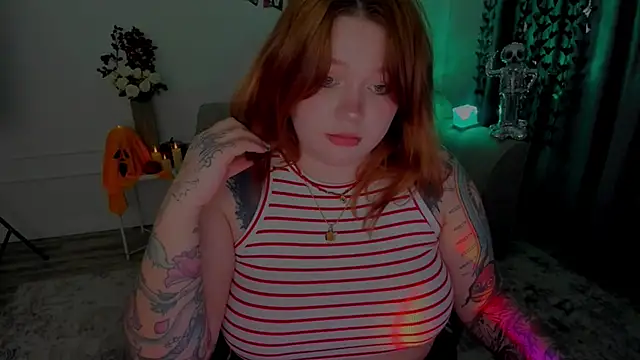 MoonLghte online show from October 11, 8:07 pm