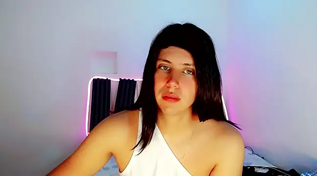 Snapshot of Oxana-Novikov chatting on December 1, 10:32 pm Oxana-Novikov online show from December 1, 10:32 pm