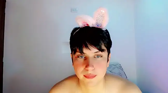 Snapshot of Oxana-Novikov chatting on December 19, 12:34 am Oxana-Novikov online show from December 19, 12:34 am