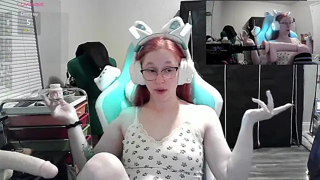 Snapshot of LilyFoxxx chatting on January 5, 3:53 am LilyFoxxx online show from January 5, 3:53 am