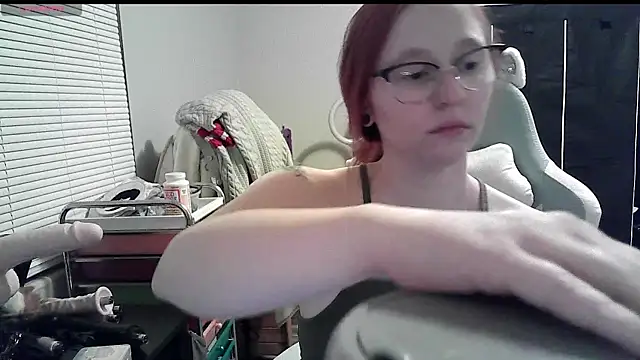 Snapshot of LilyFoxxx chatting on January 19, 4:12 am LilyFoxxx online show from January 19, 4:12 am