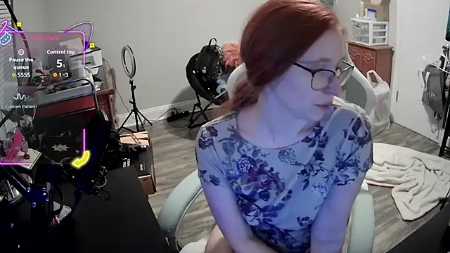 Snapshot of LilyFoxxx chatting on September 12, 3:17 am LilyFoxxx online show from September 12, 3:17 am