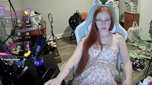 Snapshot of LilyFoxxx chatting on September 24, 3:21 am LilyFoxxx online show from September 24, 3:21 am