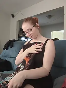 Snapshot of LilyFoxxx chatting on November 9, 8:07 pm LilyFoxxx online show from November 9, 8:07 pm