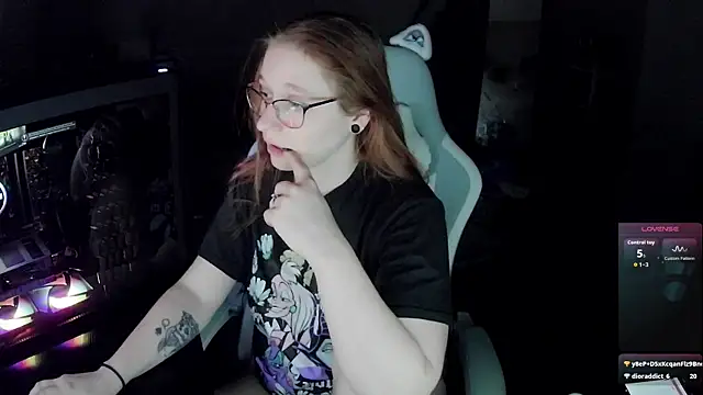 Snapshot of LilyFoxxx chatting on December 3, 6:10 am LilyFoxxx online show from December 3, 6:10 am