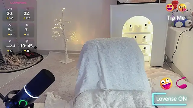 Unique-yiyi online show from February 13, 2:20 pm