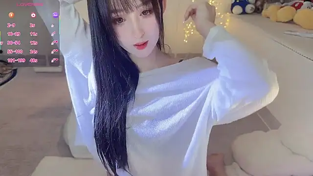 Unique-yiyi online show from October 21, 4:30 pm