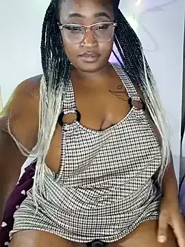 Snapshot of TheeNicole chatting on March 8, 10:45 pm TheeNicole online show from March 8, 10:45 pm