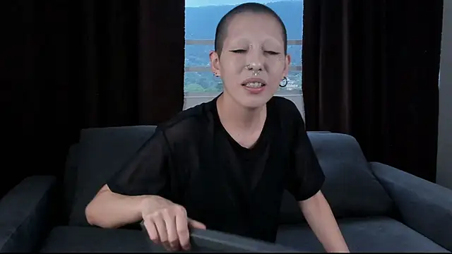 Snapshot of lnxmst chatting on November 15, 9:54 pm lnxmst online show from November 15, 9:54 pm