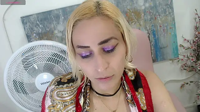 ariana crazzy online show from January 15, 9:30 pm