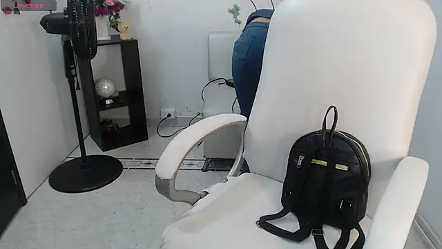 ariana crazzy online show from January 28, 5:14 pm