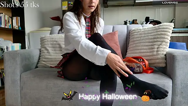 Emmy petit online show from October 31, 2:40 pm