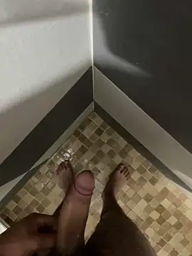 Snapshot of mylovetr1 chatting on February 19, 5:27 am mylovetr1 online show from February 19, 5:27 am