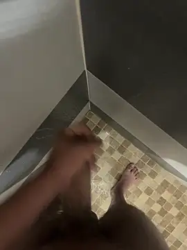 Snapshot of mylovetr1 chatting on March 21, 5:00 am mylovetr1 online show from March 21, 5:00 am