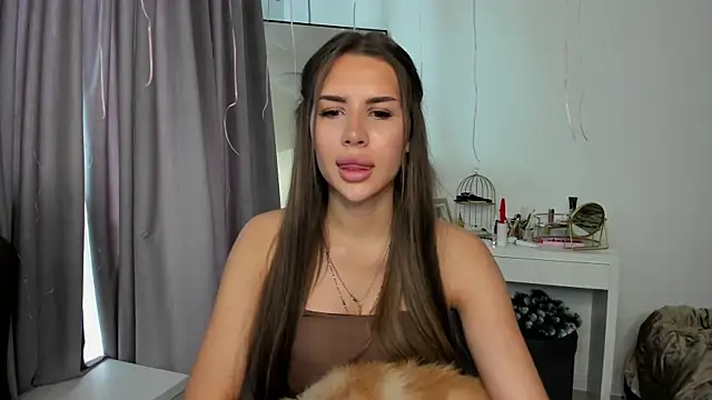 Snapshot of SuraMune chatting on February 5, 10:41 am SuraMune online show from February 5, 10:41 am