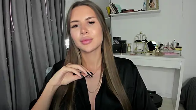 Snapshot of SuraMune chatting on February 20, 3:30 pm SuraMune online show from February 20, 3:30 pm