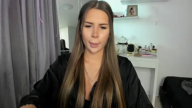 Snapshot of SuraMune chatting on February 21, 12:28 pm SuraMune online show from February 21, 12:28 pm