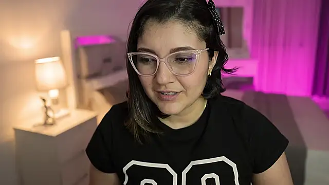 Camilaa bueno online show from January 12, 4:00 am