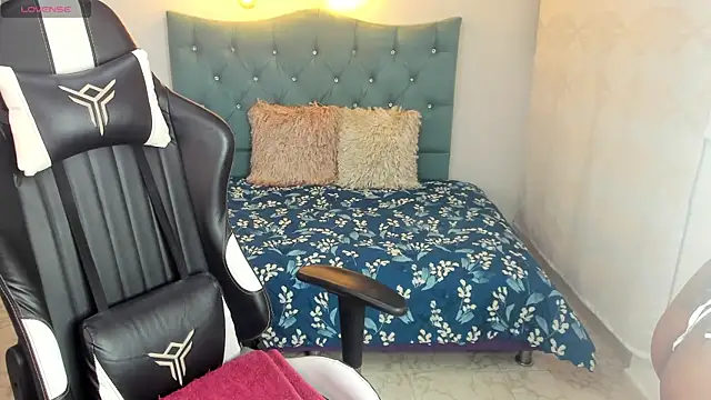 Any topless online show from March 3, 12:05 pm