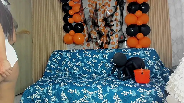 Any topless online show from October 27, 11:03 am