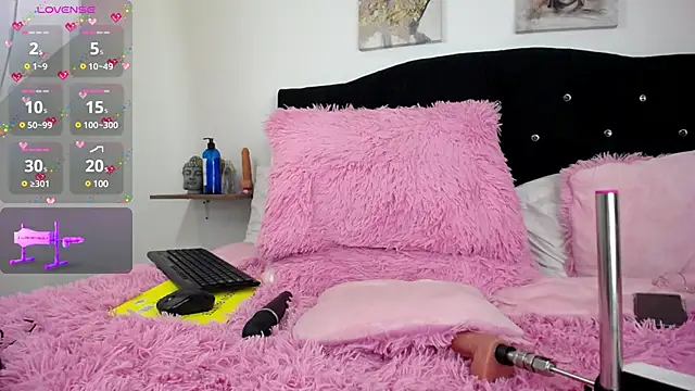 Snapshot of Miah_hilton2 chatting on December 3, 9:45 pm Miah hilton2 online show from December 3, 9:45 pm