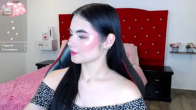 Snapshot of Miah_hilton2 chatting on December 4, 11:57 pm Miah hilton2 online show from December 4, 11:57 pm