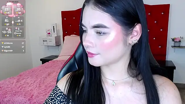 Snapshot of Miah_hilton2 chatting on December 5, 3:04 am Miah hilton2 online show from December 5, 3:04 am