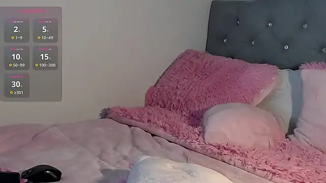 Snapshot of Miah_hilton2 chatting on December 30, 11:17 pm Miah hilton2 online show from December 30, 11:17 pm