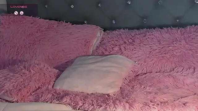 Snapshot of Miah_hilton2 chatting on February 4, 12:29 am Miah hilton2 online show from February 4, 12:29 am