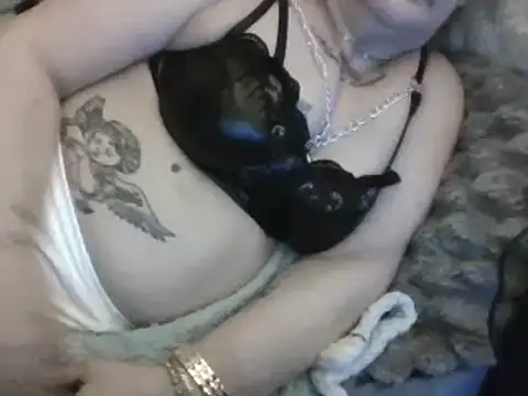 housewife shantie online show from March 17, 5:23 am