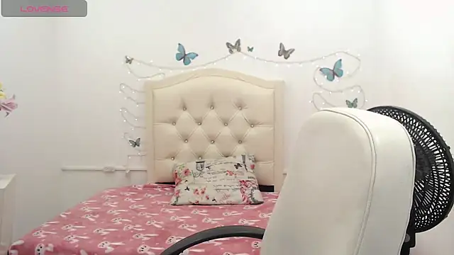 elly willis online show from December 15, 11:09 pm