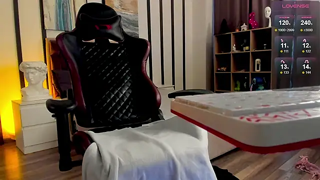 Snapshot of MeganFoxy11 chatting on January 26, 9:19 am MeganFoxy11 online show from January 26, 9:19 am