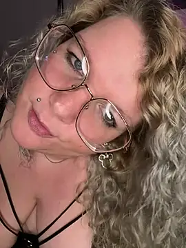 CurvyAnonymousGirl89 online show from February 13, 4:28 pm