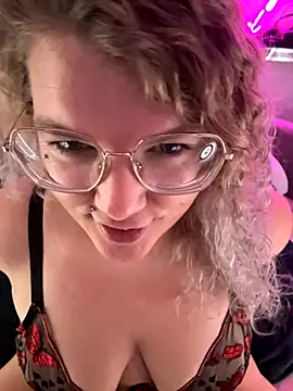 CurvyAnonymousGirl89 online show from November 8, 9:09 am