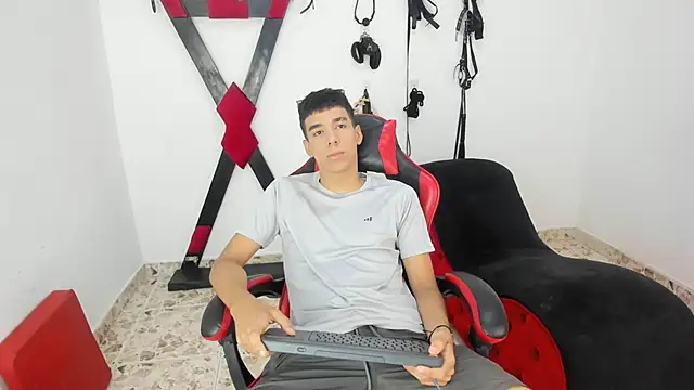 Harry LatinBoy online show from November 23, 1:11 pm