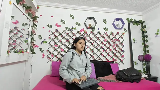 thedream girls online show from February 24, 7:09 pm