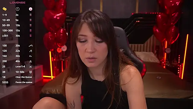 DreamyLinaa online show from February 13, 7:35 am