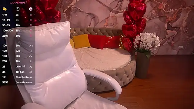 DreamyLinaa online show from February 22, 7:12 am