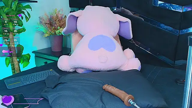 Snapshot of Kinky__Karo chatting on February 12, 12:16 am Kinky Karo online show from February 12, 12:16 am