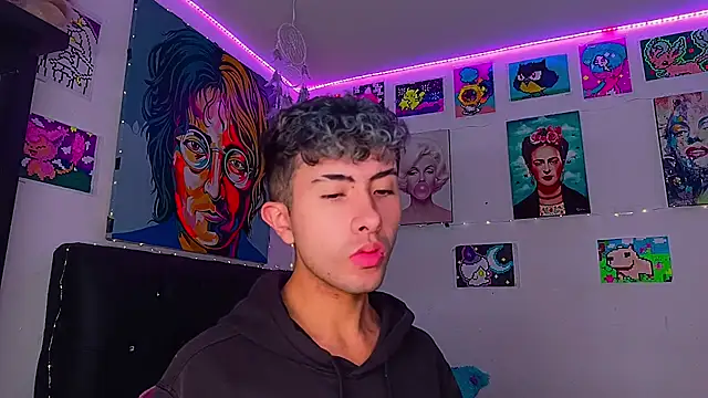 Noah Xitruxx online show from March 8, 6:10 am