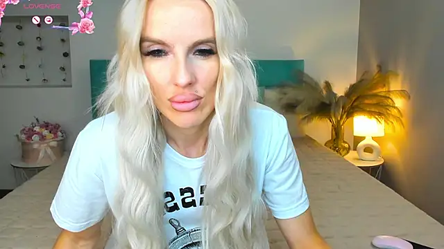 Lana kitty   online show from September 10, 9:15 pm