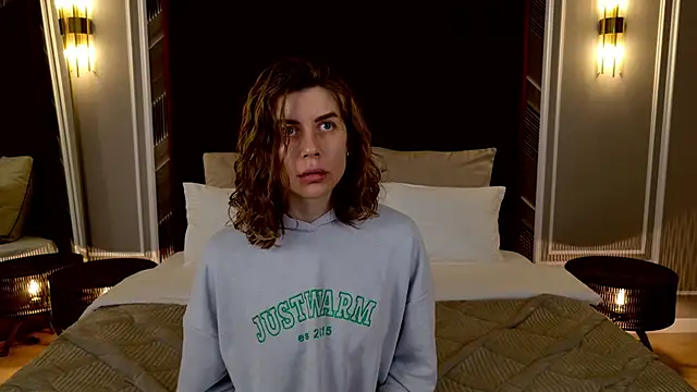 VikkiStorm online show from March 20, 6:19 am