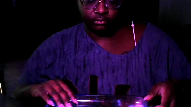 Snapshot of BigKittyRaven chatting on December 6, 10:08 pm BigKittyRaven online show from December 6, 10:08 pm